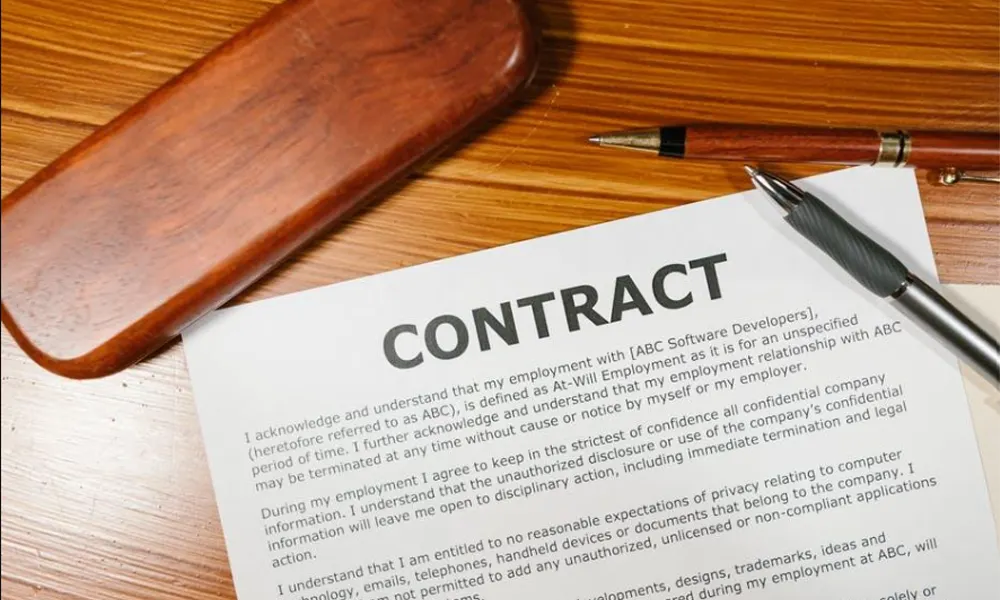 9 Qualities to Look for in a Contracts Attorney